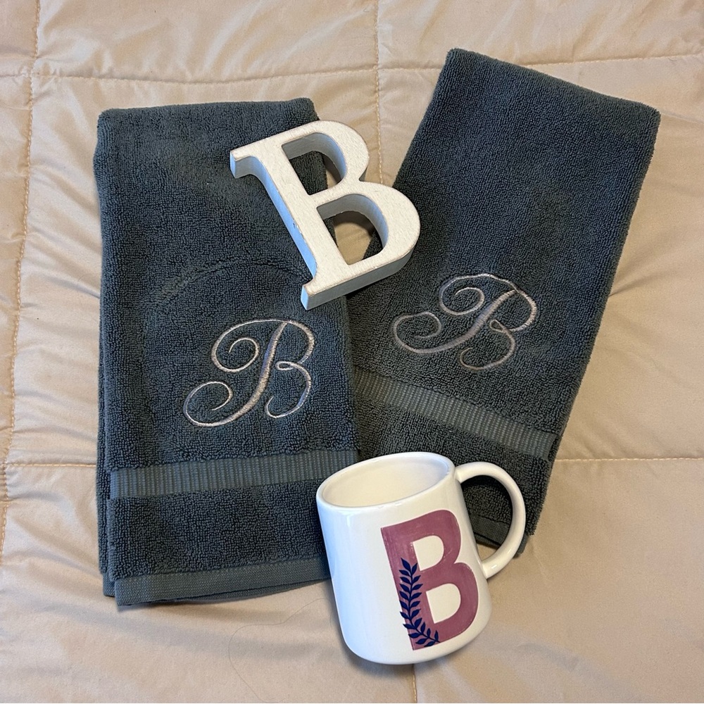 Lot of monogram ‘𝗕’ items